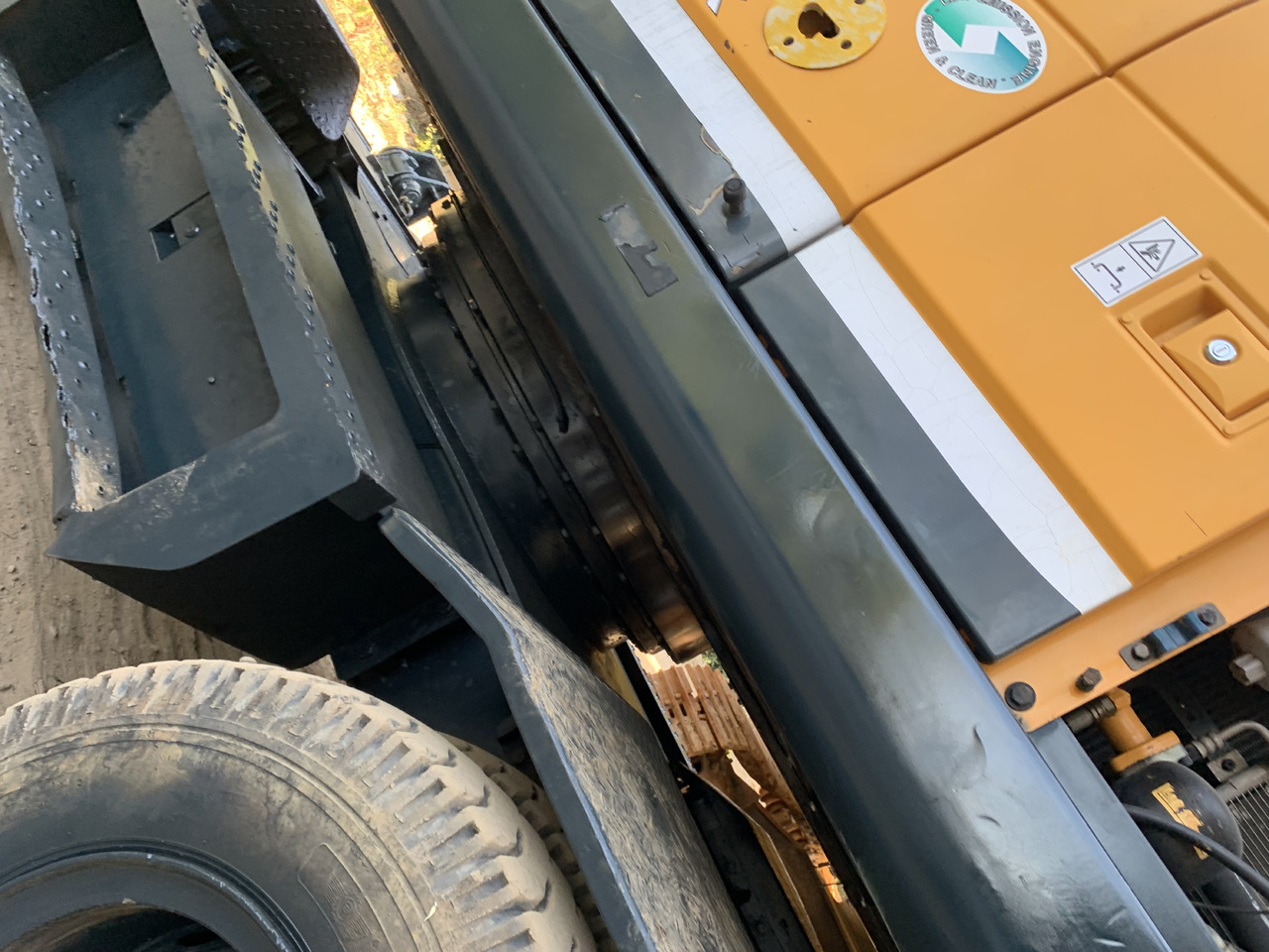 HYUNDAI R210W-9 - Колесен багер: снимка 4 HYUNDAI R210W-9 - Колесен багер: снимка 4