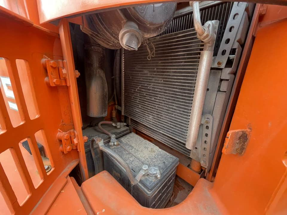 Hitachi ZAXIS 75 - Мини багер: снимка 4 Hitachi ZAXIS 75 - Мини багер: снимка 4