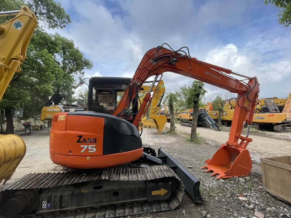 Hitachi ZAXIS 75 - Мини багер: снимка 3 Hitachi ZAXIS 75 - Мини багер: снимка 3