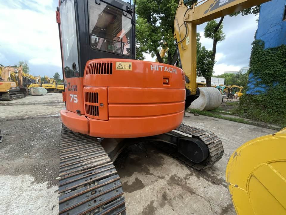 Hitachi ZAXIS 75 - Мини багер: снимка 4 Hitachi ZAXIS 75 - Мини багер: снимка 4