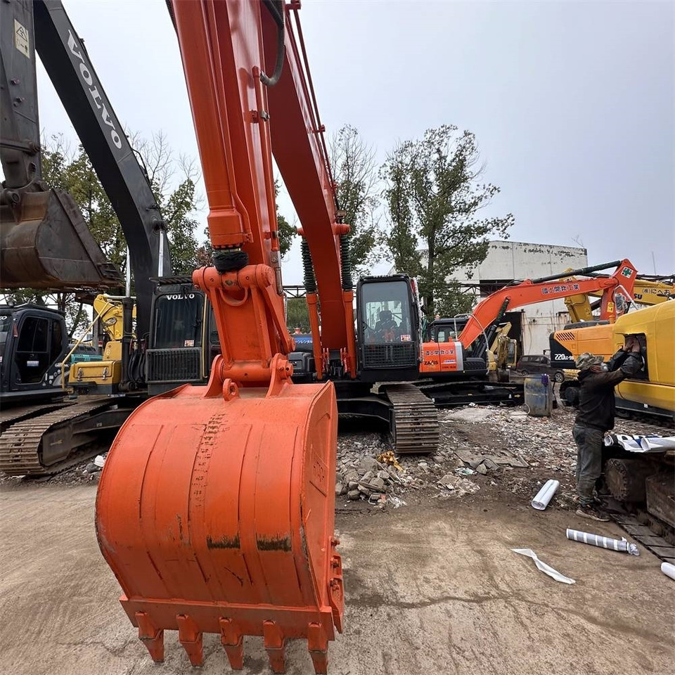 Hitachi ZX 200-3 G - Верижен багер: снимка 4 Hitachi ZX 200-3 G - Верижен багер: снимка 4