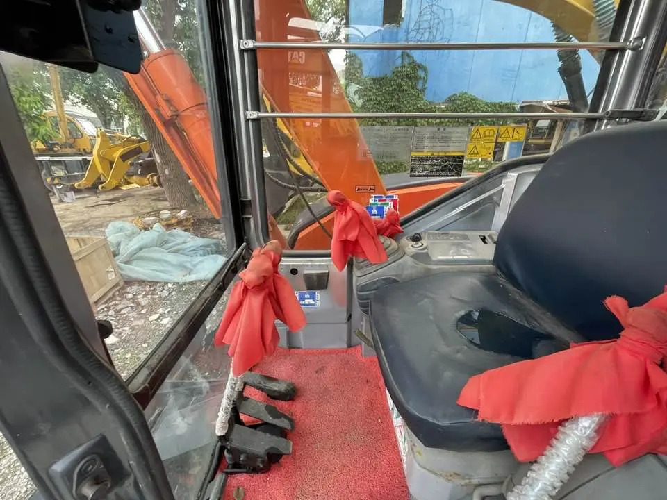 Hitachi ZX75US-7 - Мини багер: снимка 4 Hitachi ZX75US-7 - Мини багер: снимка 4