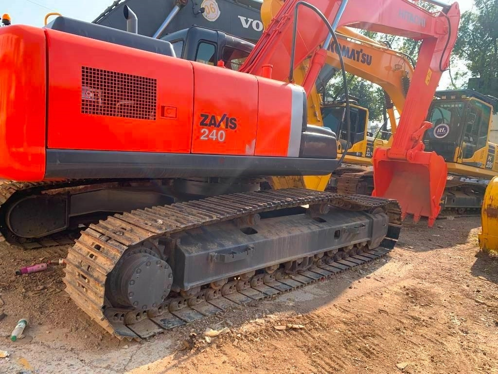 Hitachi Zaxis 240 - Верижен багер: снимка 3 Hitachi Zaxis 240 - Верижен багер: снимка 3