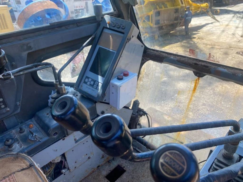 Верижен кран Kobelco CKE 2500: снимка 13