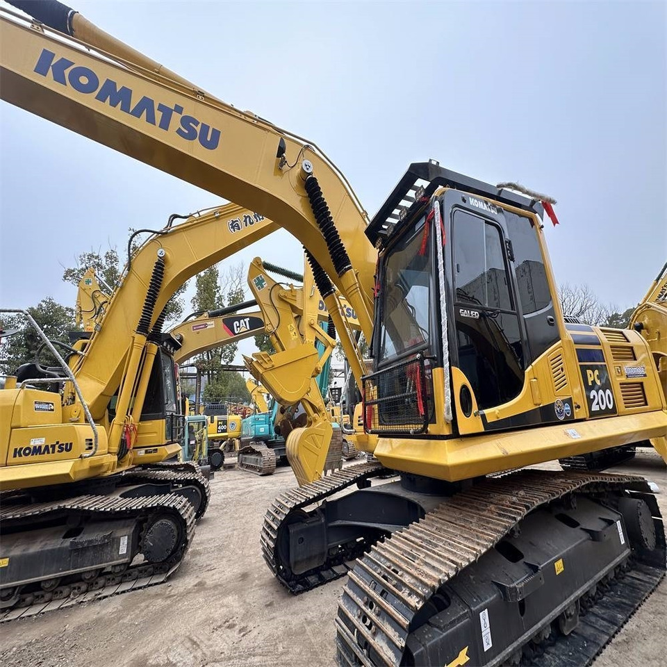 Komatsu PC 200 - Верижен багер: снимка 3 Komatsu PC 200 - Верижен багер: снимка 3