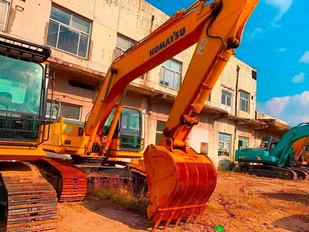 Komatsu PC 240 - Верижен багер: снимка 3 Komatsu PC 240 - Верижен багер: снимка 3