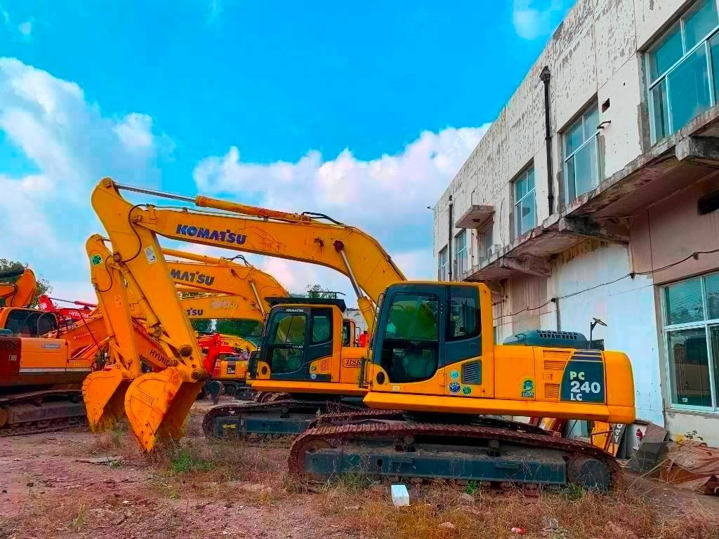 Komatsu PC 240 - Верижен багер: снимка 2 Komatsu PC 240 - Верижен багер: снимка 2