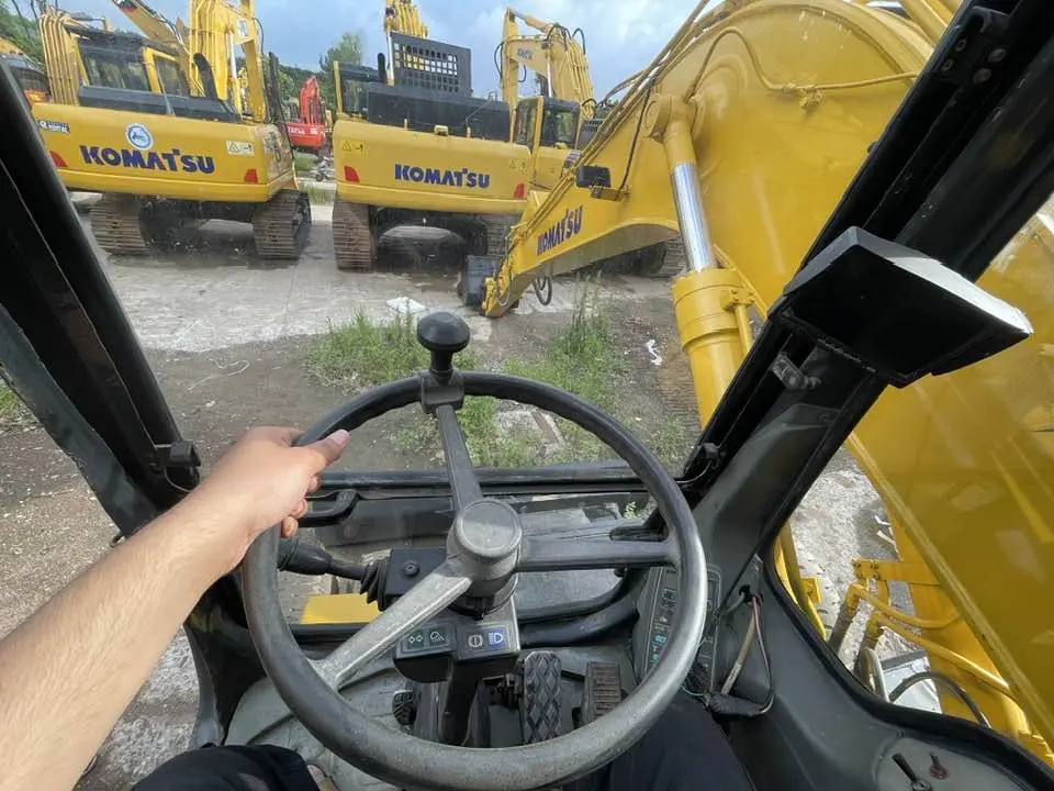 Komatsu PW160-11 - Колесен багер: снимка 4 Komatsu PW160-11 - Колесен багер: снимка 4