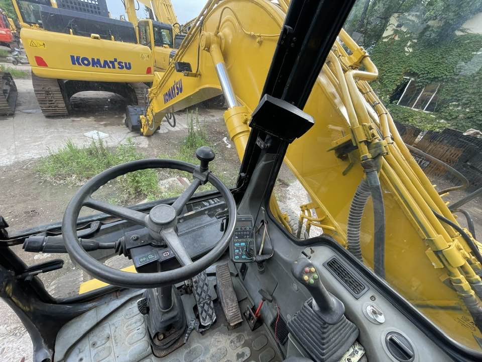 Komatsu PW160-8 - Колесен багер: снимка 2 Komatsu PW160-8 - Колесен багер: снимка 2