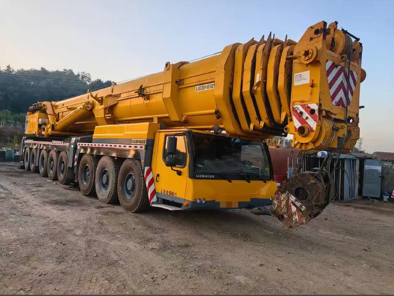 LIEBHERR LTM 1500-8.1 - Кран за всякакви терени: снимка 4 LIEBHERR LTM 1500-8.1 - Кран за всякакви терени: снимка 4