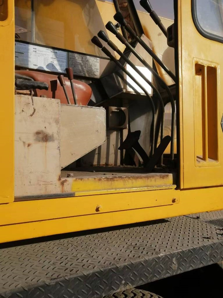 TADANO TL 300 E - Кран: снимка 2 TADANO TL 300 E - Кран: снимка 2