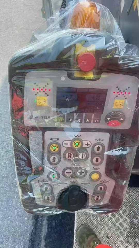 VÖGELE SUPER 1880-3L - Асфалтополагач: снимка 5 VÖGELE SUPER 1880-3L - Асфалтополагач: снимка 5