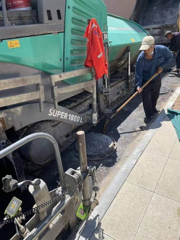 Vögele Super 1880L - Асфалтополагач: снимка 4 Vögele Super 1880L - Асфалтополагач: снимка 4