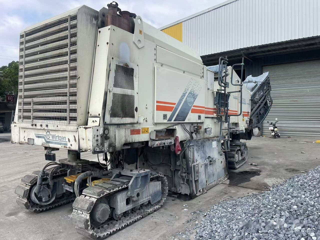 Wirtgen W2000 - Пътна фреза: снимка 2 Wirtgen W2000 - Пътна фреза: снимка 2
