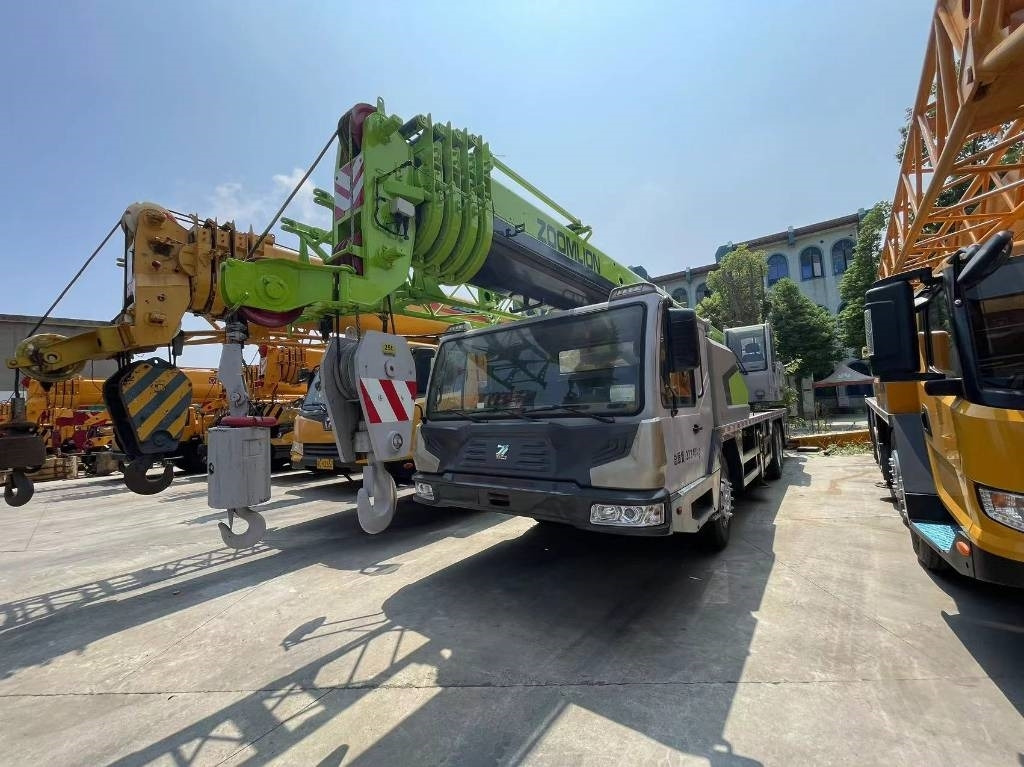 Zoomlion ZCT251V - Кран за всякакви терени: снимка 1 Zoomlion ZCT251V - Кран за всякакви терени: снимка 1