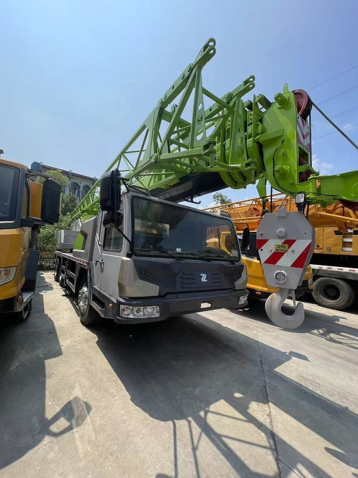 Zoomlion ZTC251V - Автокран: снимка 2 Zoomlion ZTC251V - Автокран: снимка 2
