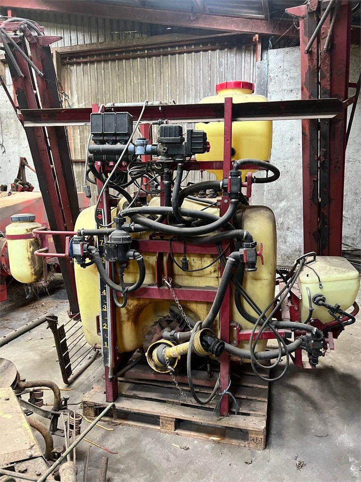 Hardi 800 L MED 12 BOM - Навесна пръскачка: снимка 1 Hardi 800 L MED 12 BOM - Навесна пръскачка: снимка 1