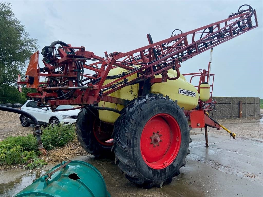 Hardi COMANDER 2800 L 24 M - Прикачна пръскачка: снимка 3 Hardi COMANDER 2800 L 24 M - Прикачна пръскачка: снимка 3
