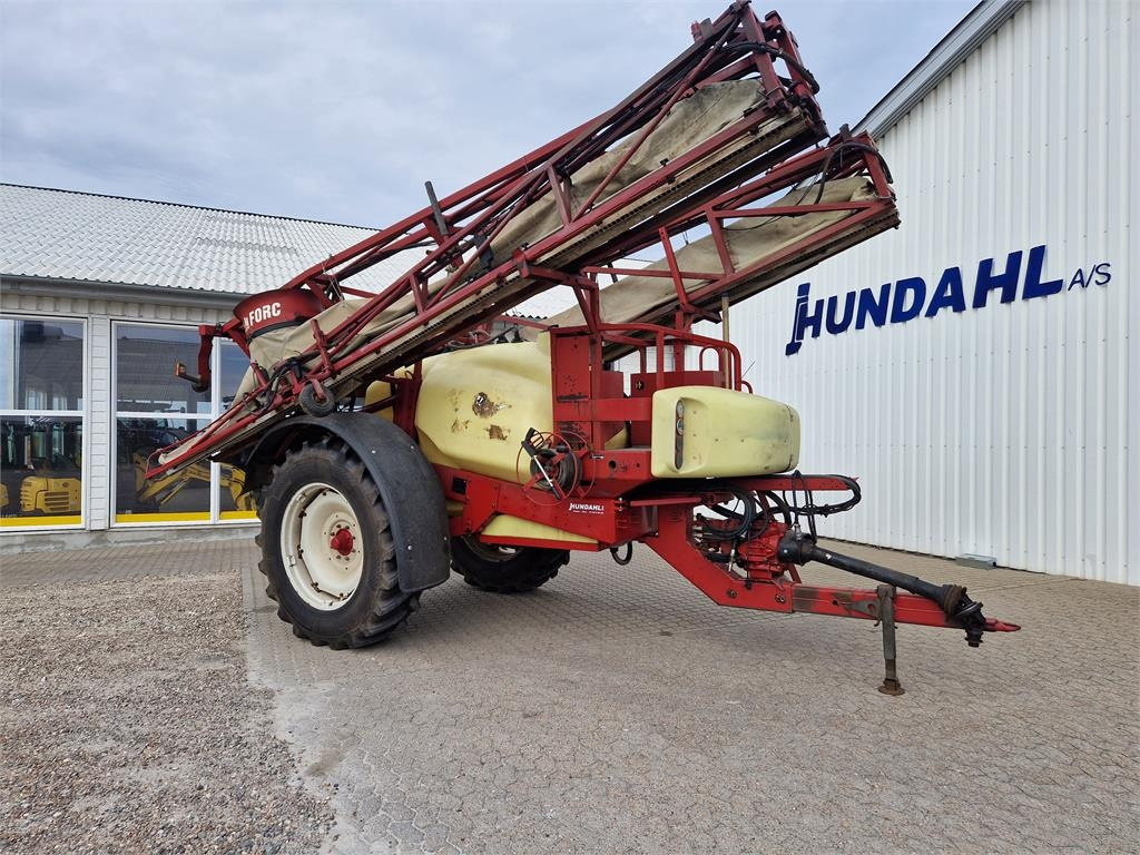 Hardi COMMANDER 2800 TWIN - Прикачна пръскачка: снимка 1 Hardi COMMANDER 2800 TWIN - Прикачна пръскачка: снимка 1