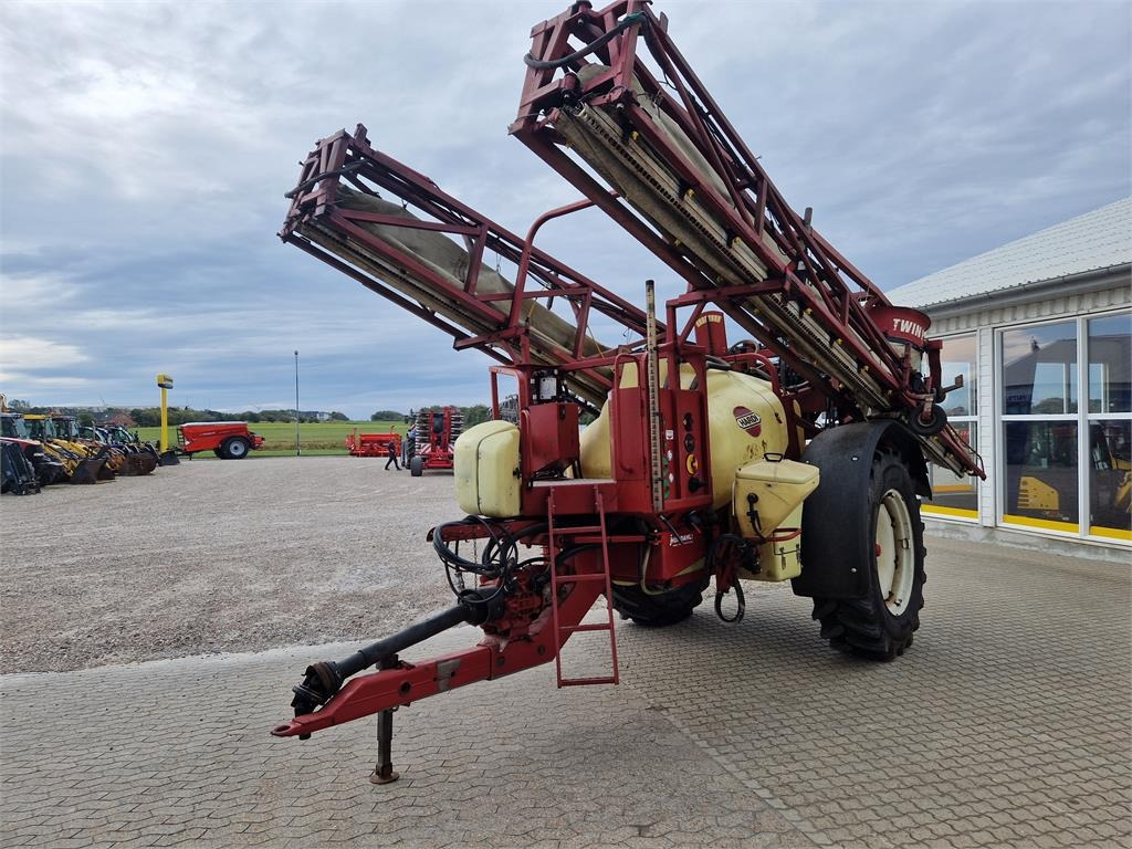Hardi COMMANDER 2800 TWIN - Прикачна пръскачка: снимка 2 Hardi COMMANDER 2800 TWIN - Прикачна пръскачка: снимка 2