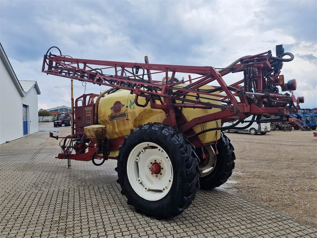Hardi COMMANDER 4200L - Прикачна пръскачка: снимка 3 Hardi COMMANDER 4200L - Прикачна пръскачка: снимка 3