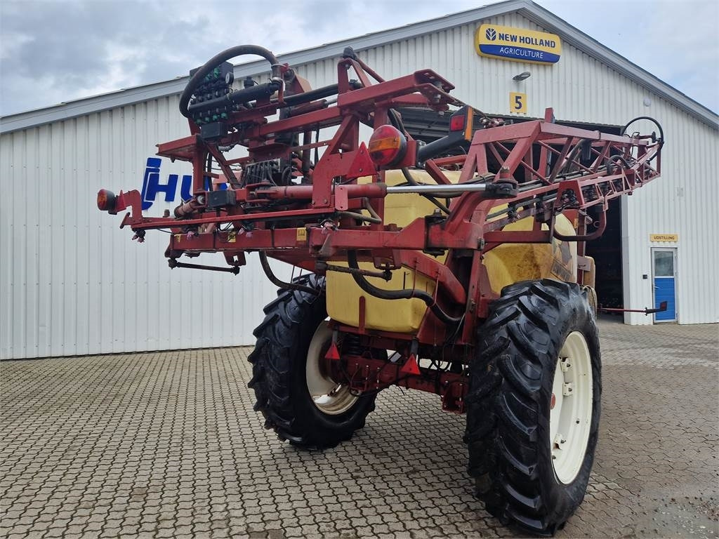 Hardi COMMANDER 4200L - Прикачна пръскачка: снимка 4 Hardi COMMANDER 4200L - Прикачна пръскачка: снимка 4