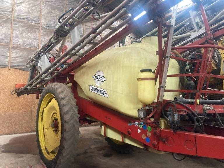 Hardi COMMANDER 4200L - Прикачна пръскачка: снимка 1 Hardi COMMANDER 4200L - Прикачна пръскачка: снимка 1