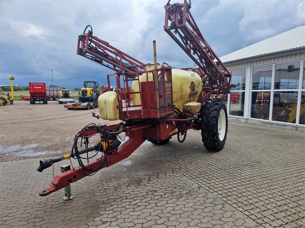 Hardi COMMANDER 4200L - Прикачна пръскачка: снимка 2 Hardi COMMANDER 4200L - Прикачна пръскачка: снимка 2
