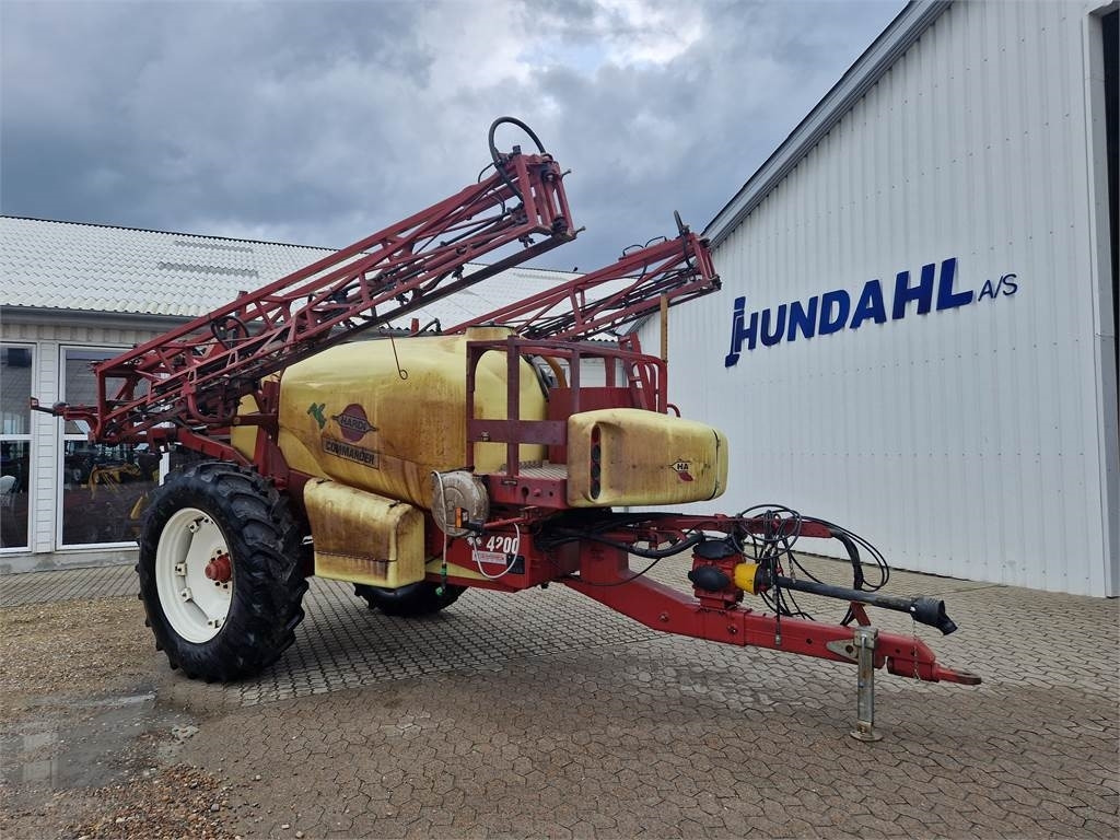 Hardi COMMANDER 4200L - Прикачна пръскачка: снимка 1 Hardi COMMANDER 4200L - Прикачна пръскачка: снимка 1
