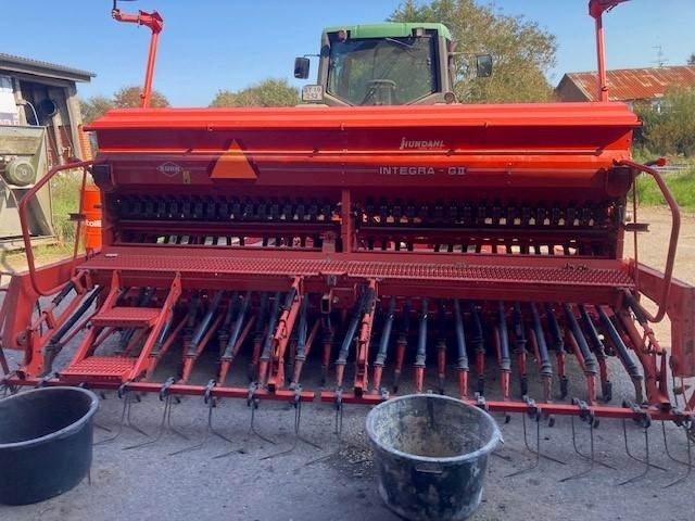 Kuhn HR4004/INTEGRA - Комбинирана сеялка: снимка 2 Kuhn HR4004/INTEGRA - Комбинирана сеялка: снимка 2