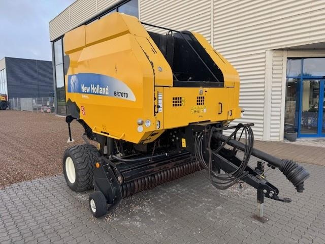 New Holland BR7070 - Рулонна сламопреса: снимка 2 New Holland BR7070 - Рулонна сламопреса: снимка 2