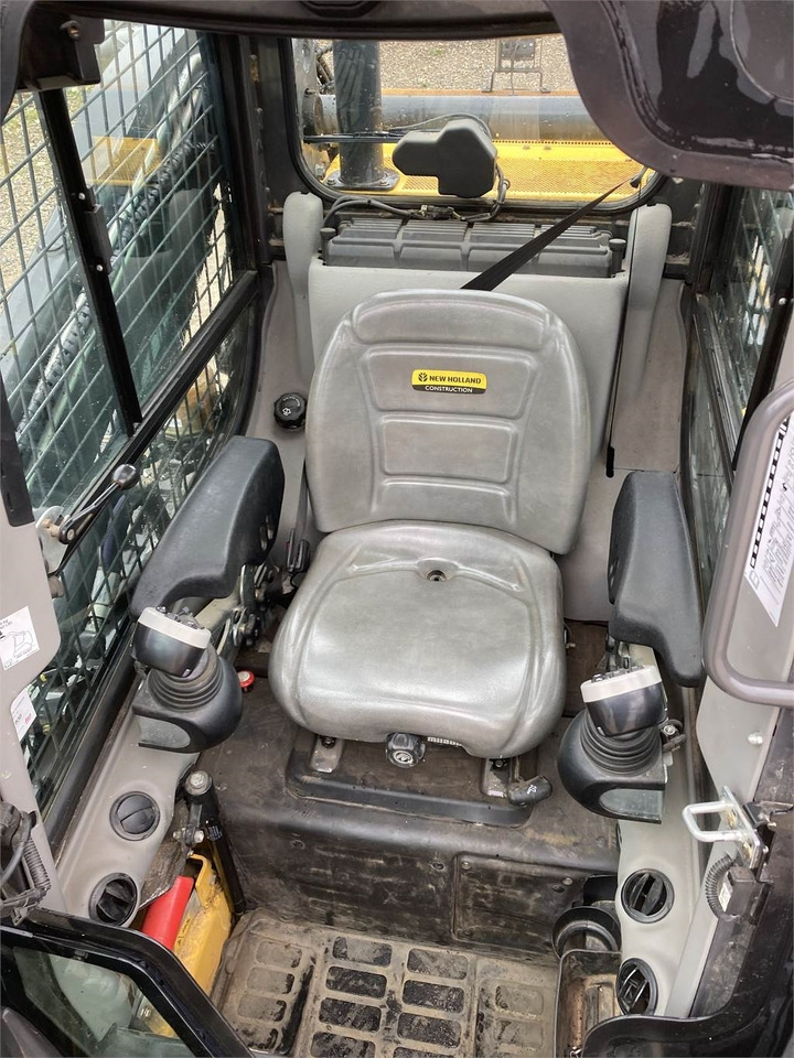 New Holland C 238 LOADER - Мини верижен товарач: снимка 5 New Holland C 238 LOADER - Мини верижен товарач: снимка 5
