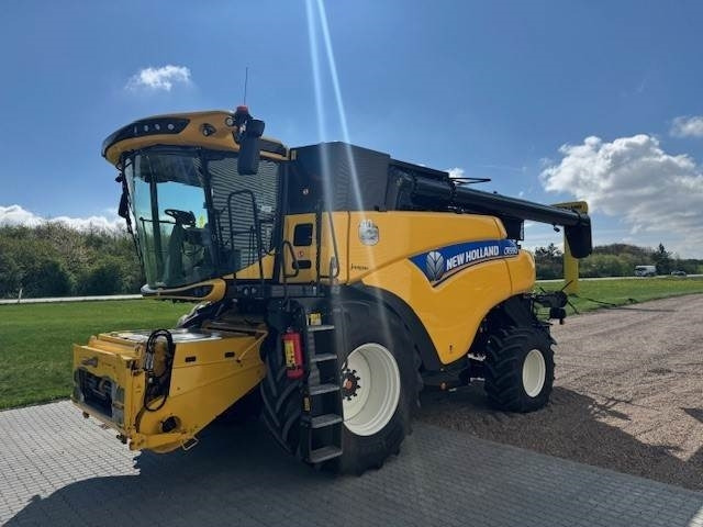 New Holland CR9.90 TIER4 - Зърнокомбайн: снимка 5 New Holland CR9.90 TIER4 - Зърнокомбайн: снимка 5