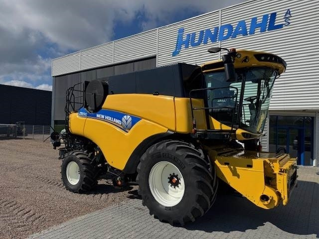 New Holland CR9.90 TIER4 - Зърнокомбайн: снимка 1 New Holland CR9.90 TIER4 - Зърнокомбайн: снимка 1
