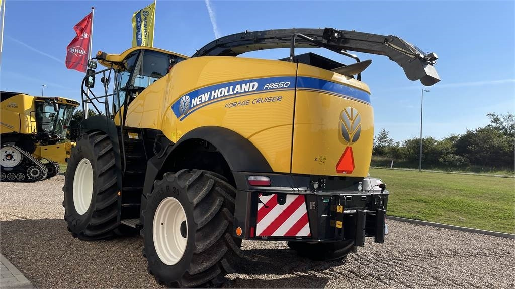 New Holland FR650 T4B - Силажокомбайн: снимка 4 New Holland FR650 T4B - Силажокомбайн: снимка 4