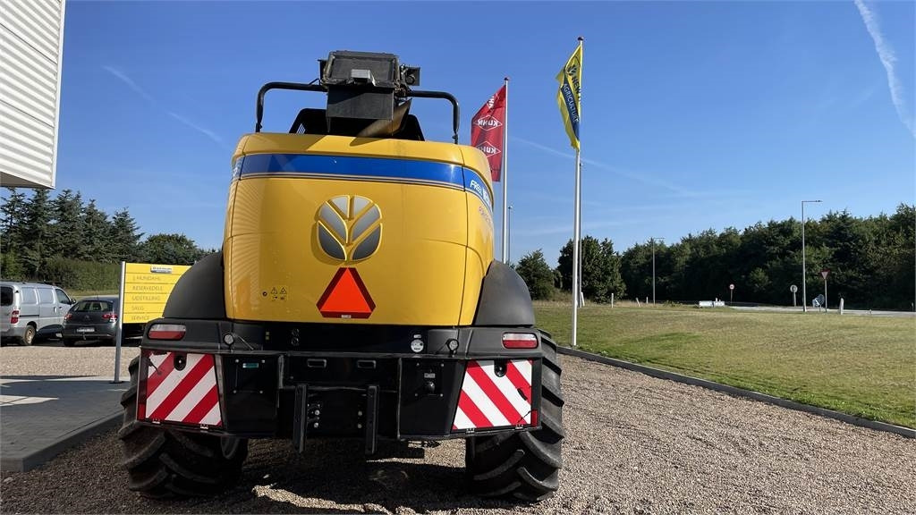New Holland FR650 T4B - Силажокомбайн: снимка 3 New Holland FR650 T4B - Силажокомбайн: снимка 3