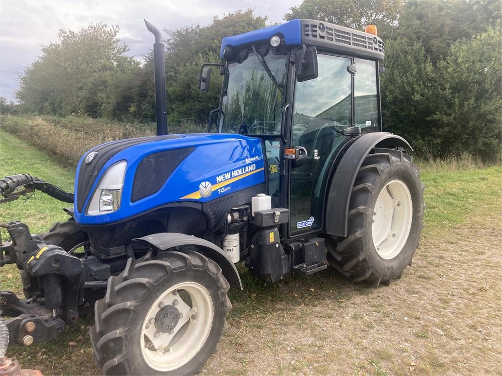 New Holland T4.80N SS CAB - Трактор: снимка 3 New Holland T4.80N SS CAB - Трактор: снимка 3