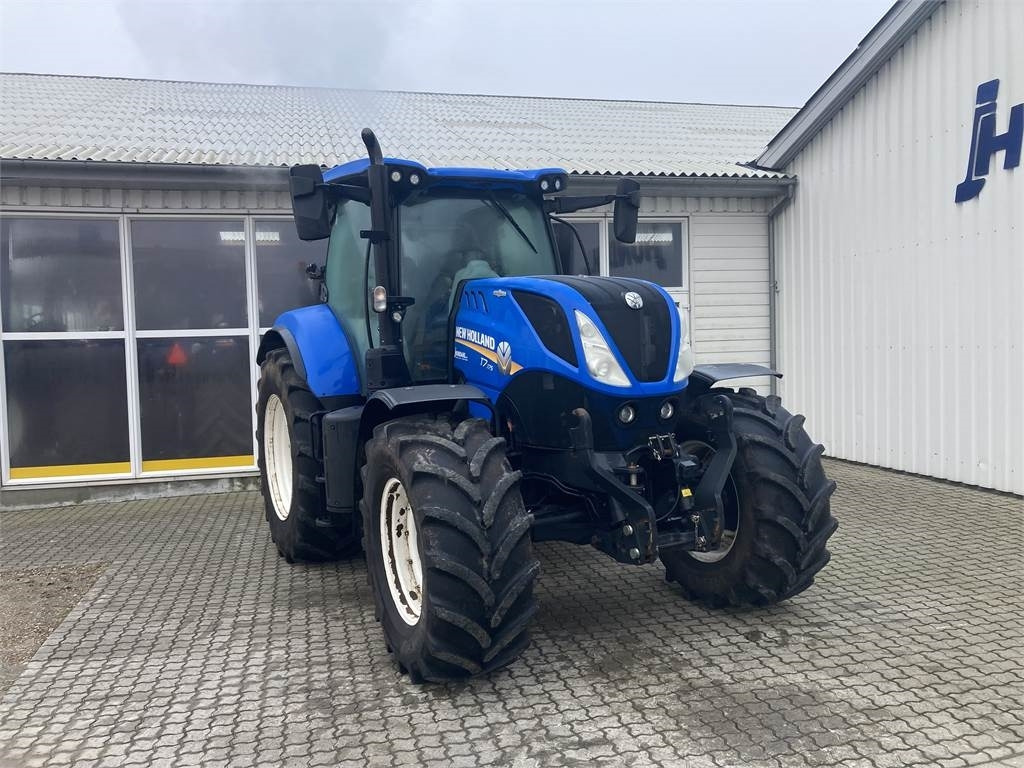 New Holland T7.175 AC MY 18 - Трактор: снимка 2 New Holland T7.175 AC MY 18 - Трактор: снимка 2