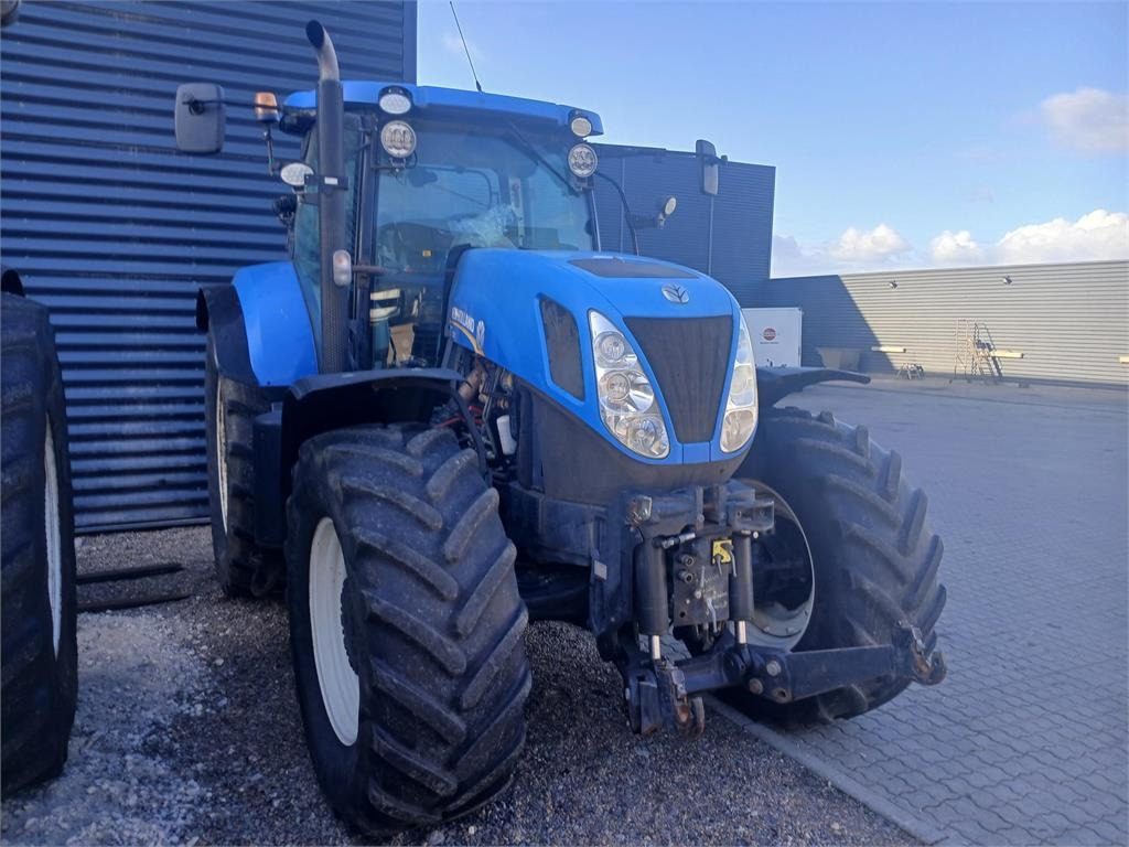 New Holland T7.260 PC SWII - Трактор: снимка 2 New Holland T7.260 PC SWII - Трактор: снимка 2