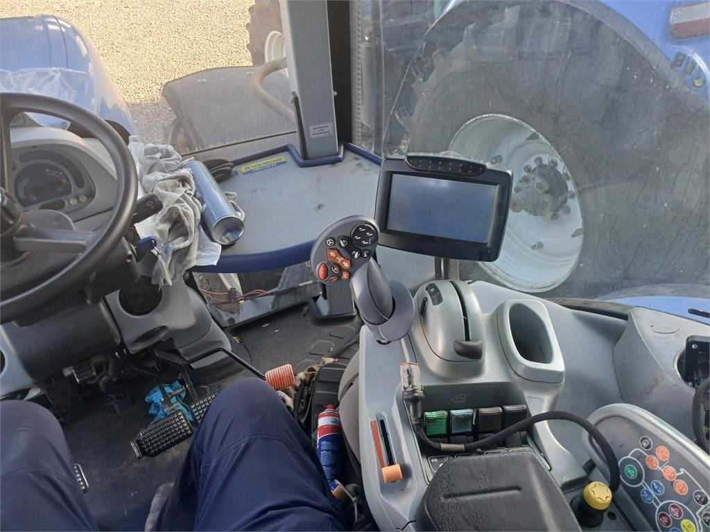 New Holland T7.260 PC SWII - Трактор: снимка 5 New Holland T7.260 PC SWII - Трактор: снимка 5