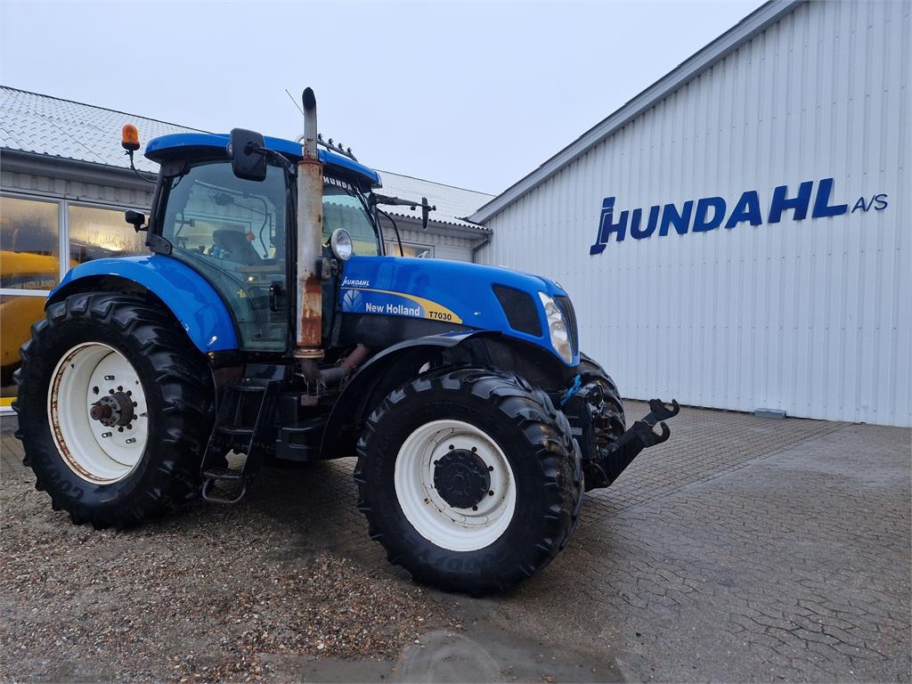New Holland T7030PC SS - Трактор: снимка 5 New Holland T7030PC SS - Трактор: снимка 5