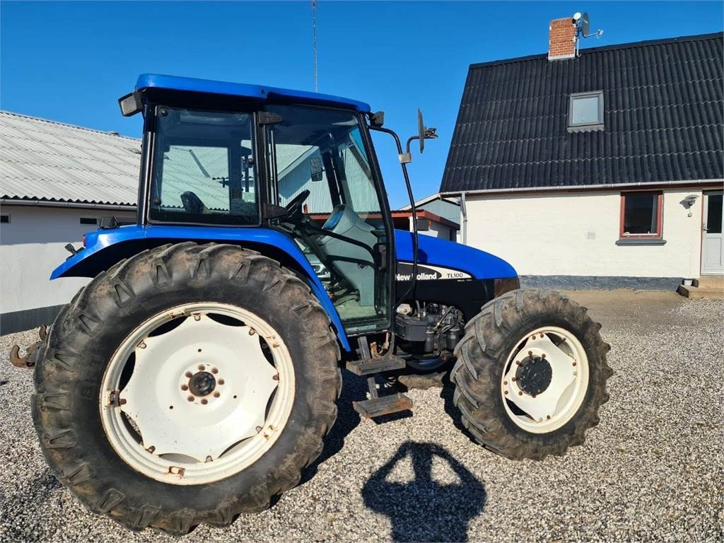 New Holland TL100-4WD - Трактор: снимка 1 New Holland TL100-4WD - Трактор: снимка 1