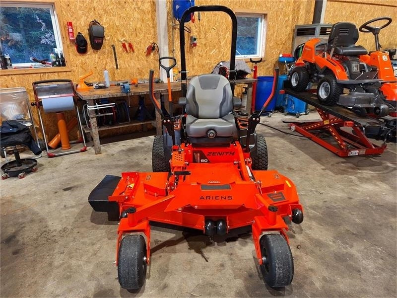 Ariens Zenith 60" SD - Трактор за комунални дейности: снимка 2 Ariens Zenith 60" SD - Трактор за комунални дейности: снимка 2