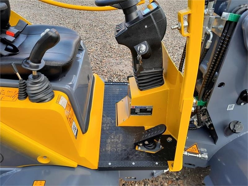 Компактен товарач Eurotrac W11: снимка 8 Компактен товарач Eurotrac W11: снимка 8