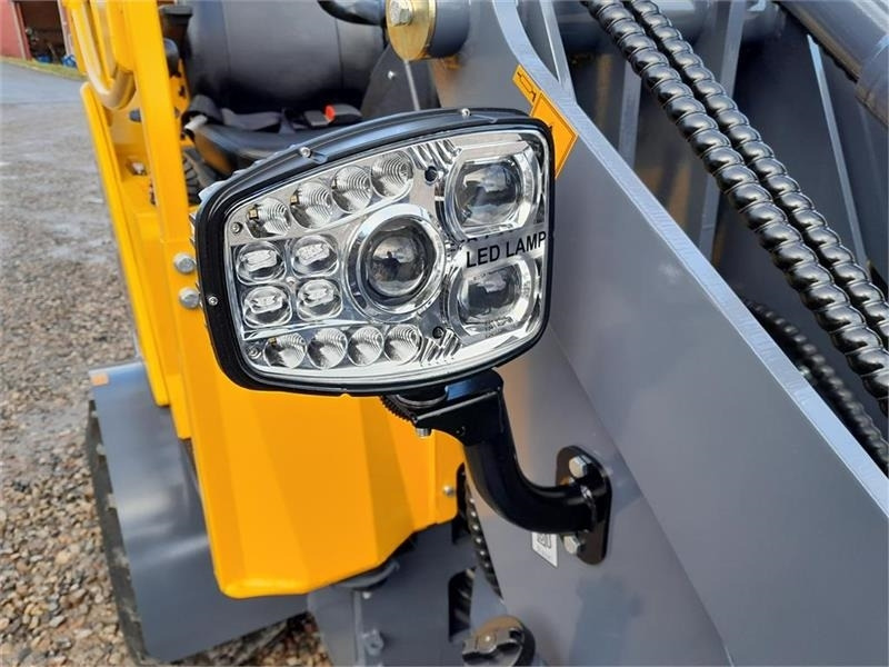 Компактен товарач Eurotrac W11: снимка 7 Компактен товарач Eurotrac W11: снимка 7