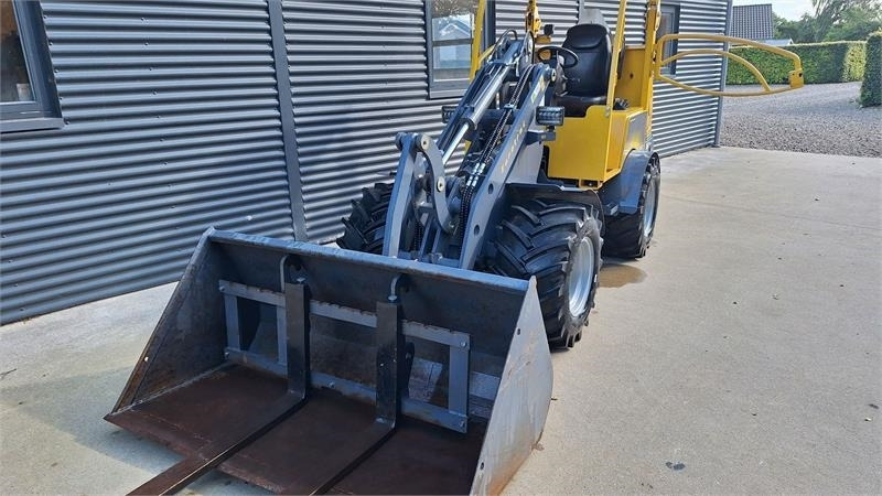 Eurotrac W12 - Компактен товарач: снимка 4 Eurotrac W12 - Компактен товарач: снимка 4
