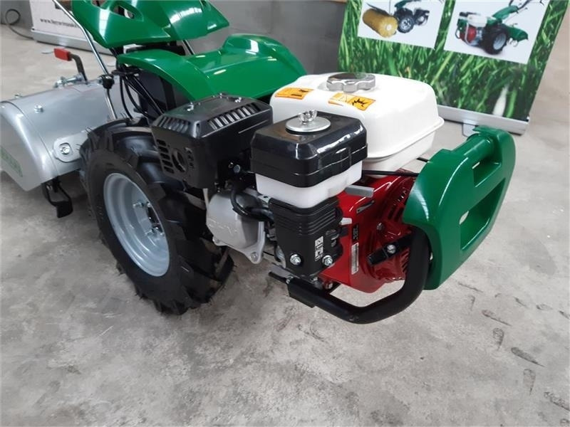 Ferrari 328 - Трактор за комунални дейности: снимка 4 Ferrari 328 - Трактор за комунални дейности: снимка 4