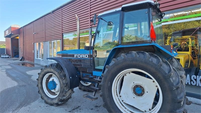 Ford 8240 - Трактор: снимка 2 Ford 8240 - Трактор: снимка 2
