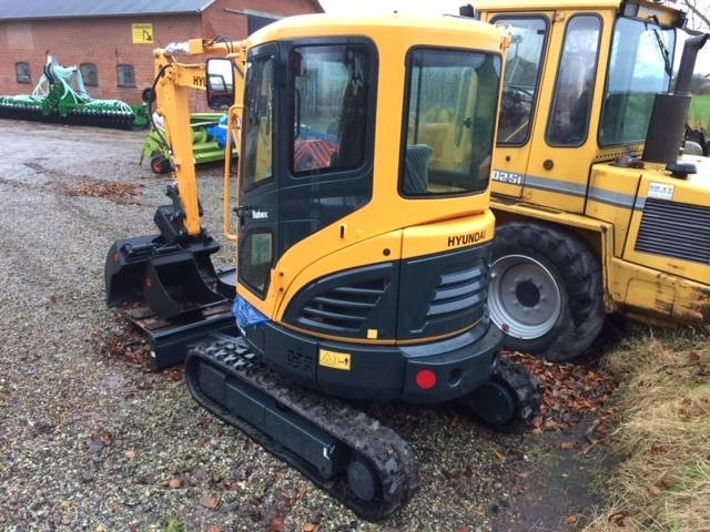 Hyundai R25 AK - Мини багер: снимка 2 Hyundai R25 AK - Мини багер: снимка 2