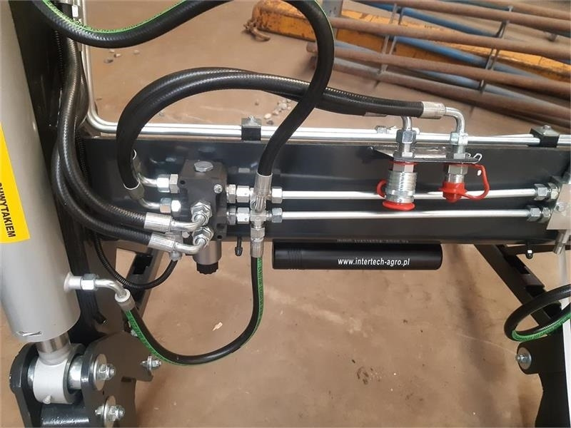 Inter-Tech 1600 - Челен товарач за трактор: снимка 4 Inter-Tech 1600 - Челен товарач за трактор: снимка 4